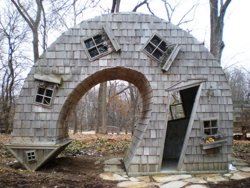 Twisted_House_Front